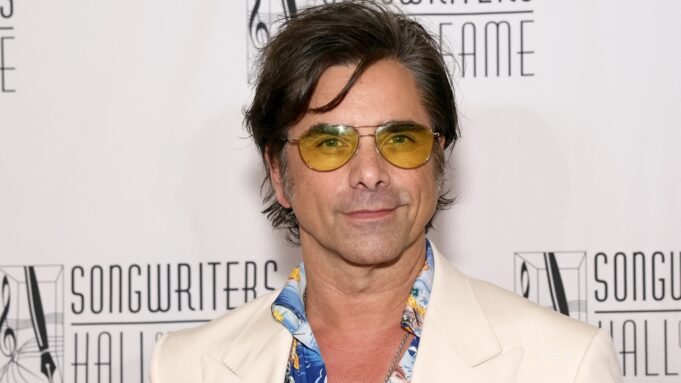 約翰·斯塔莫斯(John Stamos)關於特里斯坦·羅傑(Tristan Roger)死亡的“傷心之心” 約翰·斯塔莫斯(John Stamos)關於特里斯坦·羅傑(Tristan Roger)死亡的“傷心之心”