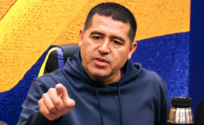 體育導演由Riquelme Boca大三 體育導演由Riquelme Boca大三