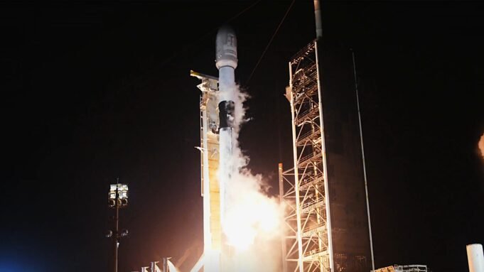 SpaceX Falcon 9火箭在第30次航班上推出了Starlink衛星。 SpaceX Falcon 9火箭在第30次航班上推出了Starlink衛星。