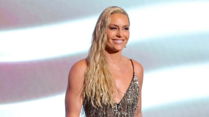 40歲的林賽·沃恩（Lindsey Vonn）為有令人印象深刻的腹部的球迷提供服務：照片