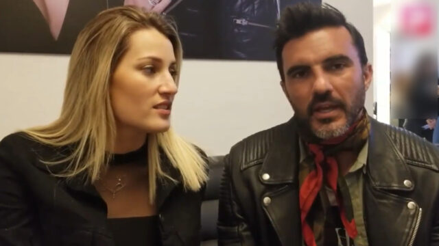 Fabian Kobro和他的女兒表現出頑固的表現中的悲傷 Fabian Kobro和他的女兒表現出頑固的表現中的悲傷