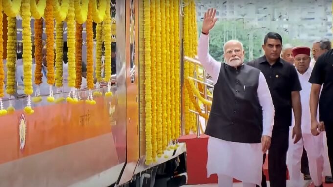 PM Modi Flags Namma Metro黃線來自班加羅爾的Ragigudda，第一次前往電子城市|觀看視頻