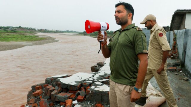 查mu雨：大降雨中的“警報水平”上的Basantar，Tawi，Chenab Rivers流動；紅色警報的8個區域
