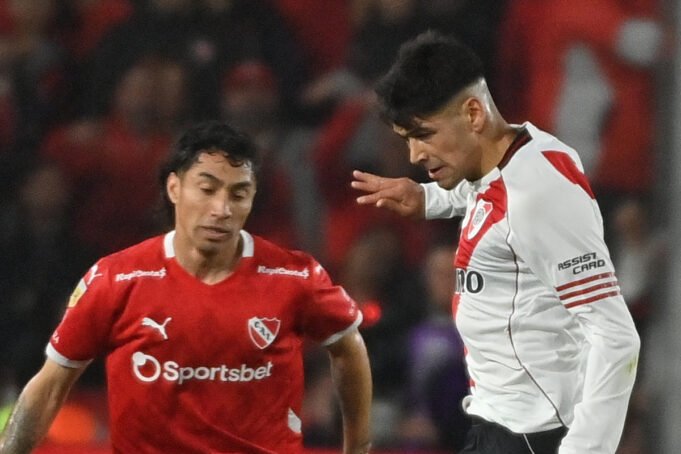 獨立和一條與Clausura Sports中0到0相匹配的河流 獨立和一條與Clausura Sports中0到0相匹配的河流