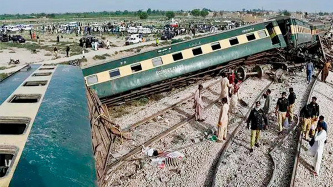 Bal路支省Mastung區的爆炸線六列火車 Bal路支省Mastung區的爆炸線六列火車