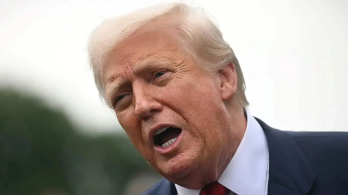 唐納德·特朗普(Donald Trump)對共和黨(GOP)進行RIP RIP,因為潛在的繼任者正在尋找他的支持 唐納德·特朗普(Donald Trump)對共和黨(GOP)進行RIP RIP,因為潛在的繼任者正在尋找他的支持