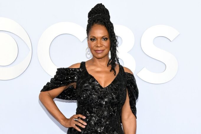 奧德拉·麥當勞(Audra McDonald)說,球迷看著簽名觀看他的房子 奧德拉·麥當勞(Audra McDonald)說,球迷看著簽名觀看他的房子