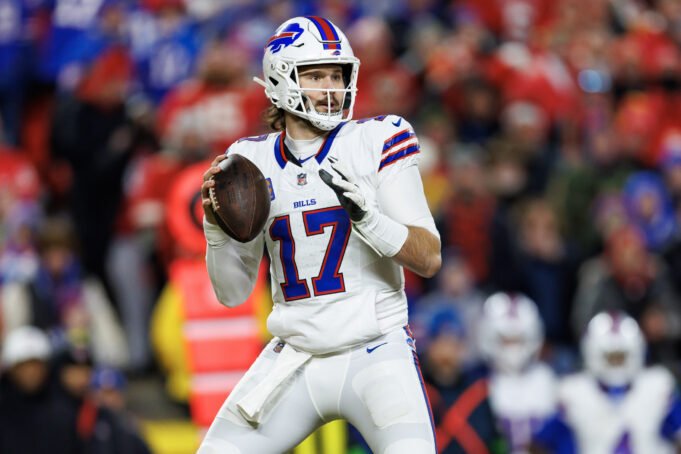 喬什·艾倫（Josh Allen）佔領喬·博羅（Joe Boro），稱“防守更糟”