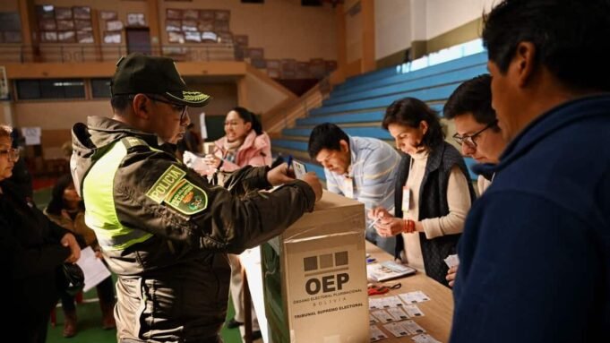 玻利維亞總統:經過二十年的社會主義“變革”希望 玻利維亞總統:經過二十年的社會主義“變革”希望
