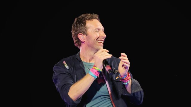 chris-martin-coldplay-jumbotrons.jpg