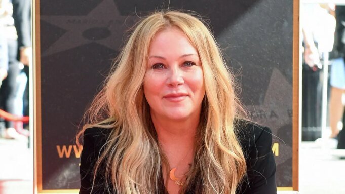 克里斯蒂娜·阿普爾蓋特（Christina Applegate）在歐洲旅行後因腎臟感染住院