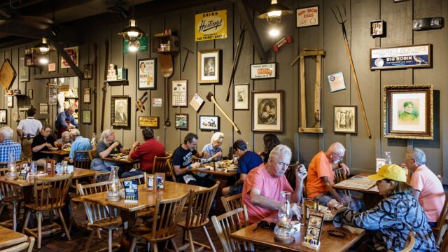 Crack Barrel Restaurant Restaurant從懷舊到過去的反向反應