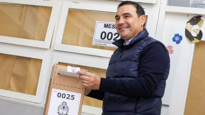 Suximiliano Pullaro和Juan SchiarettiGustavoValdésPolitico