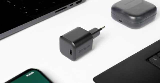 fairphone-30w-charger.jpg