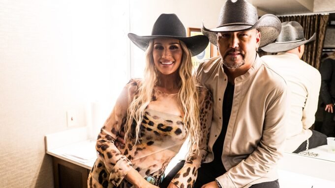新徽標討論之後,布列塔尼·阿爾達(Brittany Aldean)跳餅乾槍管 新徽標討論之後,布列塔尼·阿爾達(Brittany Aldean)跳餅乾槍管