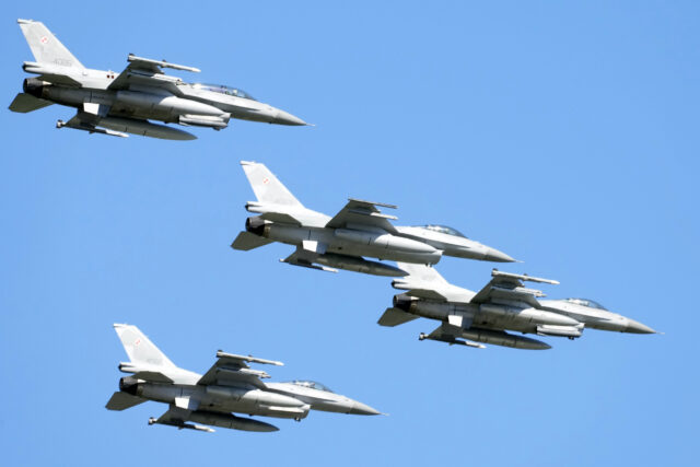 北約衝飛機在俄羅斯導彈襲擊中 北約衝飛機在俄羅斯導彈襲擊中
