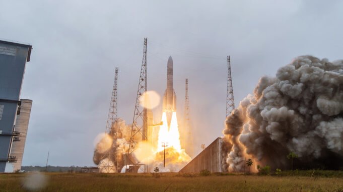 在今晚第三次觀看強大的Ariane 6歐洲火箭的發射。 在今晚第三次觀看強大的Ariane 6歐洲火箭的發射。