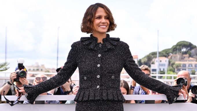 哈莉·貝里(Halle Berry)在生日那天從天堂逃脫的比基尼照片 哈莉·貝里(Halle Berry)在生日那天從天堂逃脫的比基尼照片