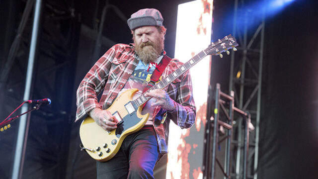 獲得金屬金屬部門的創始人布倫特·辛德斯(Brent Hinds)死於摩托車撞車事故 獲得金屬金屬部門的創始人布倫特·辛德斯(Brent Hinds)死於摩托車撞車事故