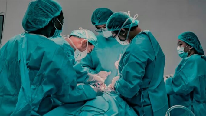 一名婦女在英格蘭輕割後的心臟過程中死亡