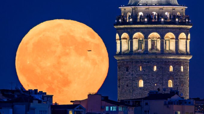 八月，滿月，2025年，使世界各地的Skywatchers在世界各地著迷，而Sturgeon Moon在天空中亮了（照片）。