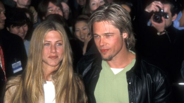 “朋友”明星詹妮弗·安妮斯頓（Jennifer Aniston）反映在布拉德·皮特（Brad Pitt）的離婚中