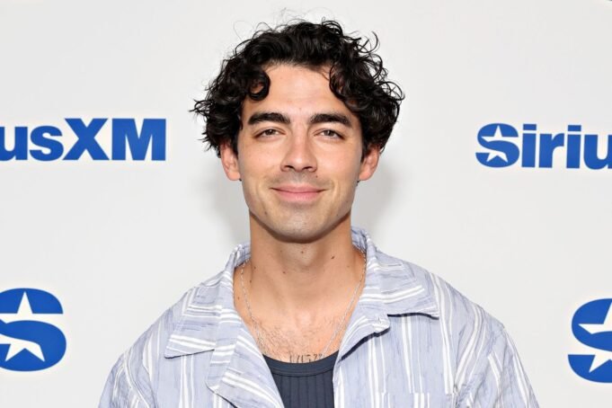 喬·喬納斯（Joe Jonas）描述了他加入Mile High Club的時間
