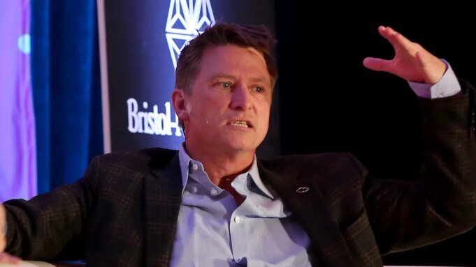 喬納森·布什（Jonathan Bush）正在探索緬因州州長的提議，這是布什家族的複興