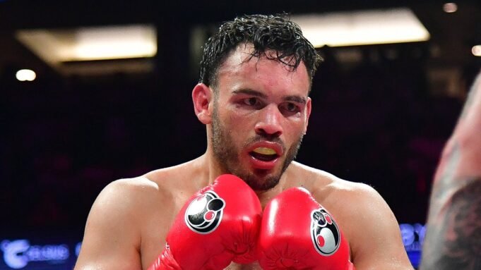 朱利奧·塞薩爾·查韋斯(Julio Cesar Chavez Junior)在關係中被驅逐到墨西哥 朱利奧·塞薩爾·查韋斯(Julio Cesar Chavez Junior)在關係中被驅逐到墨西哥