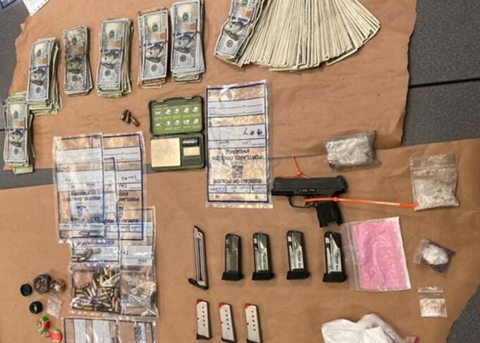 沒有盤子的口袋會導致波特蘭的毒品，步槍和現金雕像