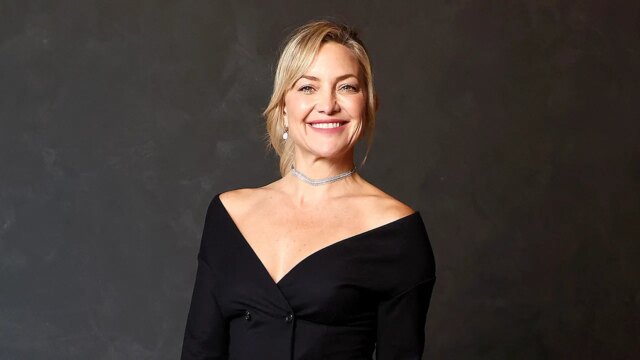 凱特·哈德森（Kate Hudson）在Instagram Post上顯示藍色比基尼的色調腹肌