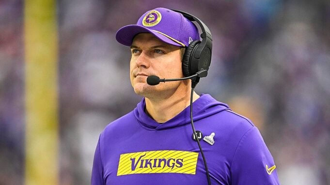 Vikings的Kevin Ocunel Falls F Falls F-Bomb在MIC的現場類別中