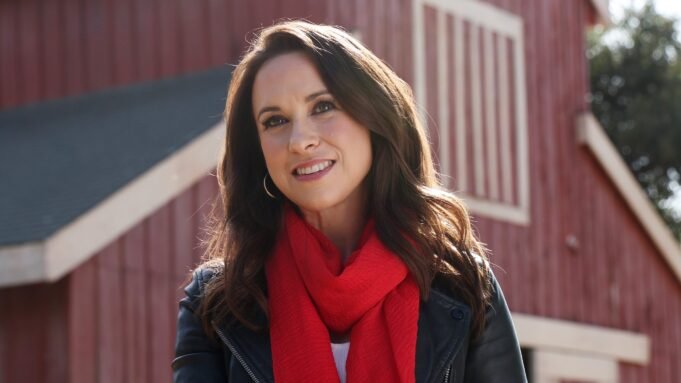 萊西·查伯特（Lacey Chabert）如何在“黑暗”時期幫助布倫南·埃利奧特（Brennan Elliott）