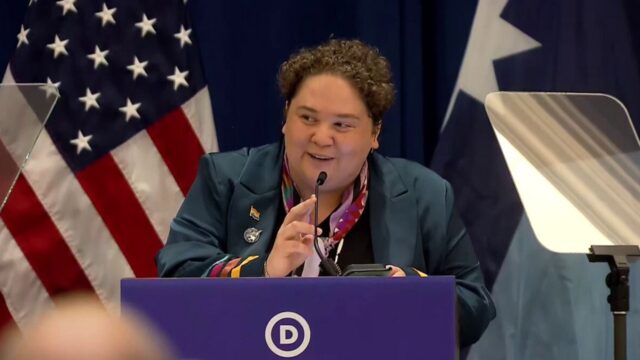 夏季DNC會議以“地球的認可”開頭,批評美國壓抑系統 夏季DNC會議以“地球的認可”開頭,批評美國壓抑系統