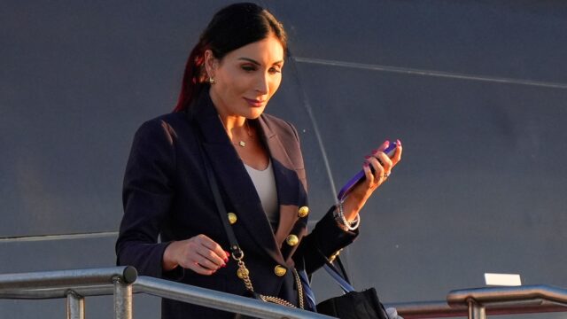 勞拉·織布(Laura Loomer)崩潰後,特朗普(Trump 勞拉·織布(Laura Loomer)崩潰後,特朗普(Trump