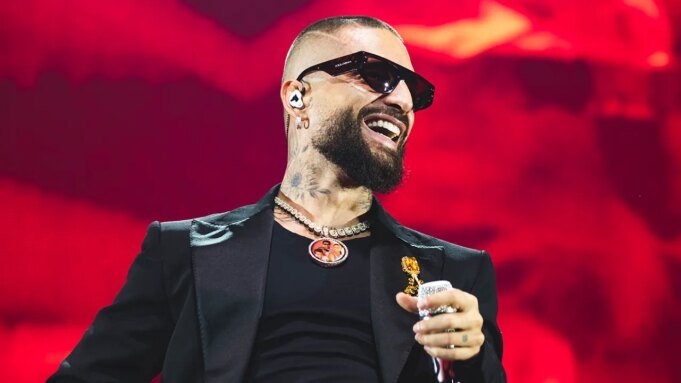 瑪盧瑪（Maluma）責罵母親將嬰兒帶到音樂會而沒有耳朵保護的情況下