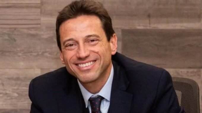 Marcelo Moority和一位作家一起回到了San Lorenzo的總部,並製止了俱樂部的政策。 Marcelo Moority和一位作家一起回到了San Lorenzo的總部,並製止了俱樂部的政策。