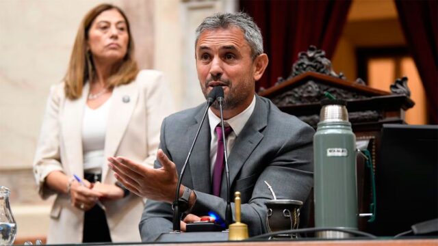 Martin Minim突破了沉默，未從Spaniolo醜聞中指定