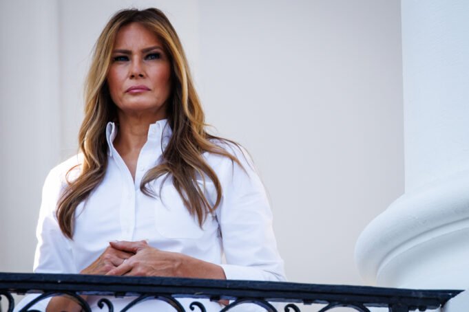 梅拉尼亞·特朗普（Melania Trump）與明尼蘇達州學校的槍擊事件互動