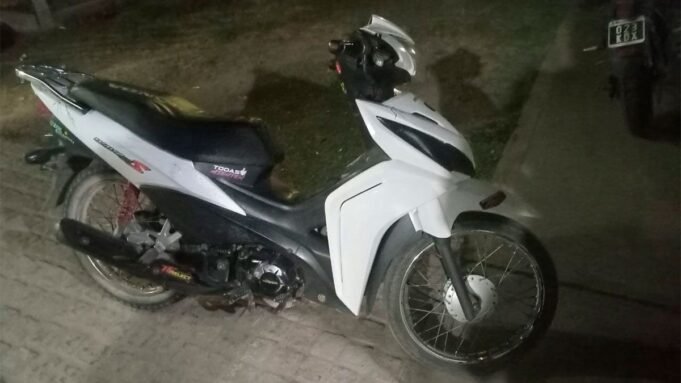 他們在三年前在首都被綁架的34條被盜摩托車綁架 他們在三年前在首都被綁架的34條被盜摩托車綁架