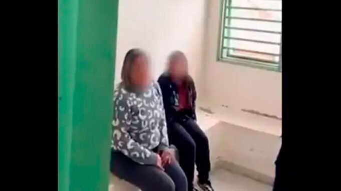 兩名婦女去監獄訪問監獄,被捕要求逮捕 兩名婦女去監獄訪問監獄,被捕要求逮捕