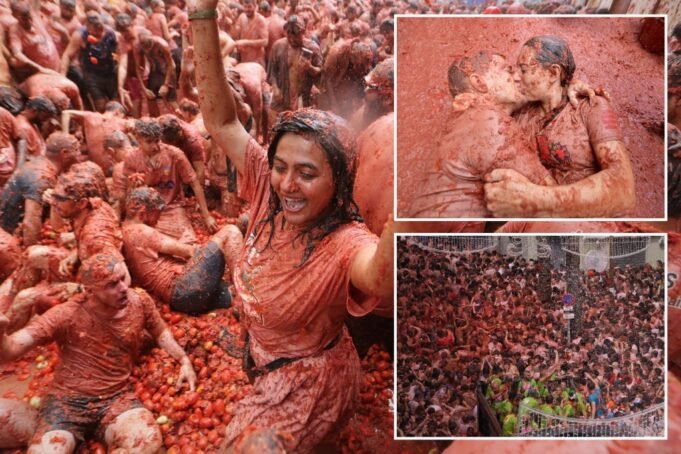 在西班牙的“世界上的大型食品鬥爭”中，在托馬蒂納（Tomatina）內：照片