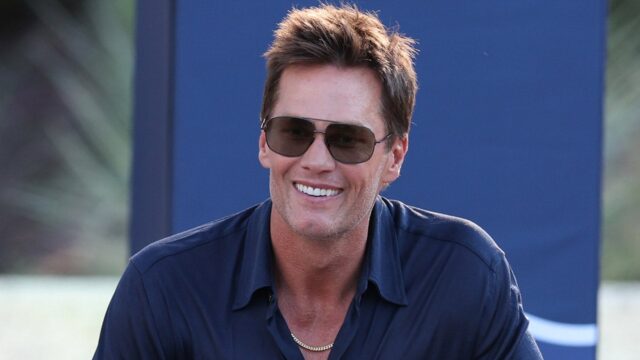 nfl-tom-brady-statue-081125.jpg