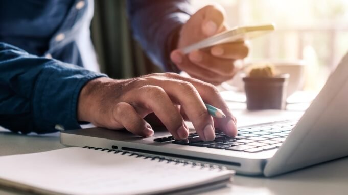 筆記本電腦的結束？報告說，台式機現在更便宜且更易於操作。