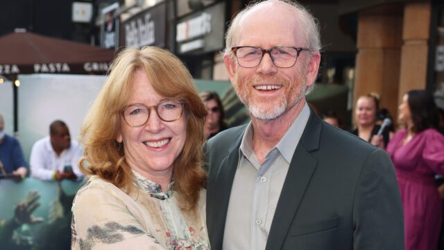 羅恩·霍華德（Ron Howard）在50週年捐贈了“接吻椅”以激發年輕的愛
