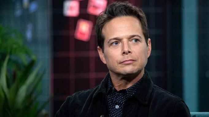 斯科特·沃爾夫(Scott Wolf)打破了離婚的沉默,從妻子那裡提出了錯誤的主張 斯科特·沃爾夫(Scott Wolf)打破了離婚的沉默,從妻子那裡提出了錯誤的主張