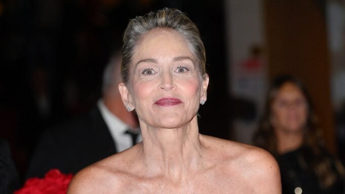 莎朗·斯通(Sharon Stone)承認他將與說唱歌手Nelly約會 莎朗·斯通(Sharon Stone)承認他將與說唱歌手Nelly約會