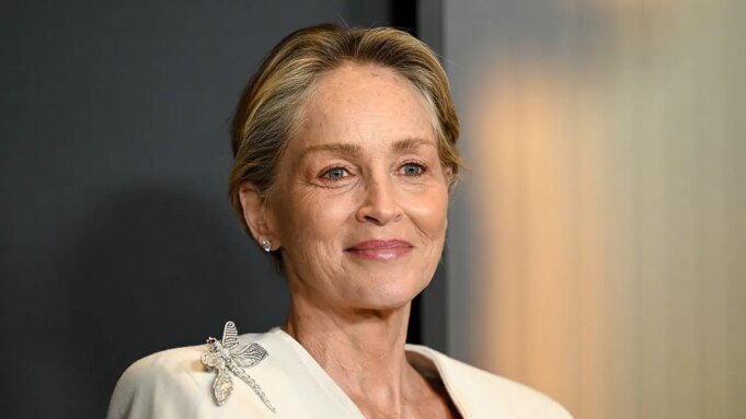 沙龍·斯通（Sharon Stone）說，她從時裝秀中賺錢而不是電影
