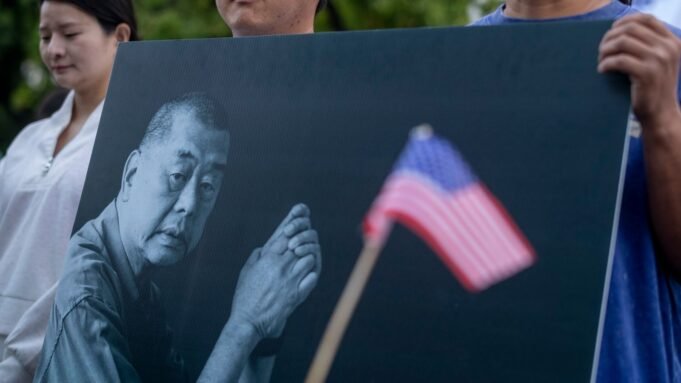 吉米·萊(Jimmy Lai)的兒子說,除非英國政府乾預,否則他的父親最有可能死在監獄中|全球新聞 吉米·萊(Jimmy Lai)的兒子說,除非英國政府乾預,否則他的父親最有可能死在監獄中|全球新聞