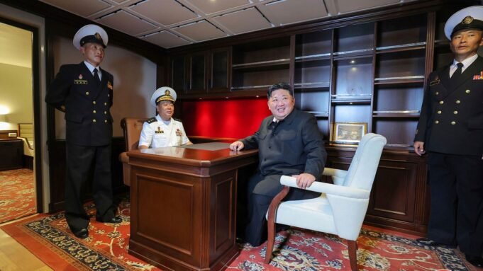 金正恩（Kim Jong Un）正在遊覽新的朝鮮軍艦 – “犯罪”開火幾個月後|全球新聞